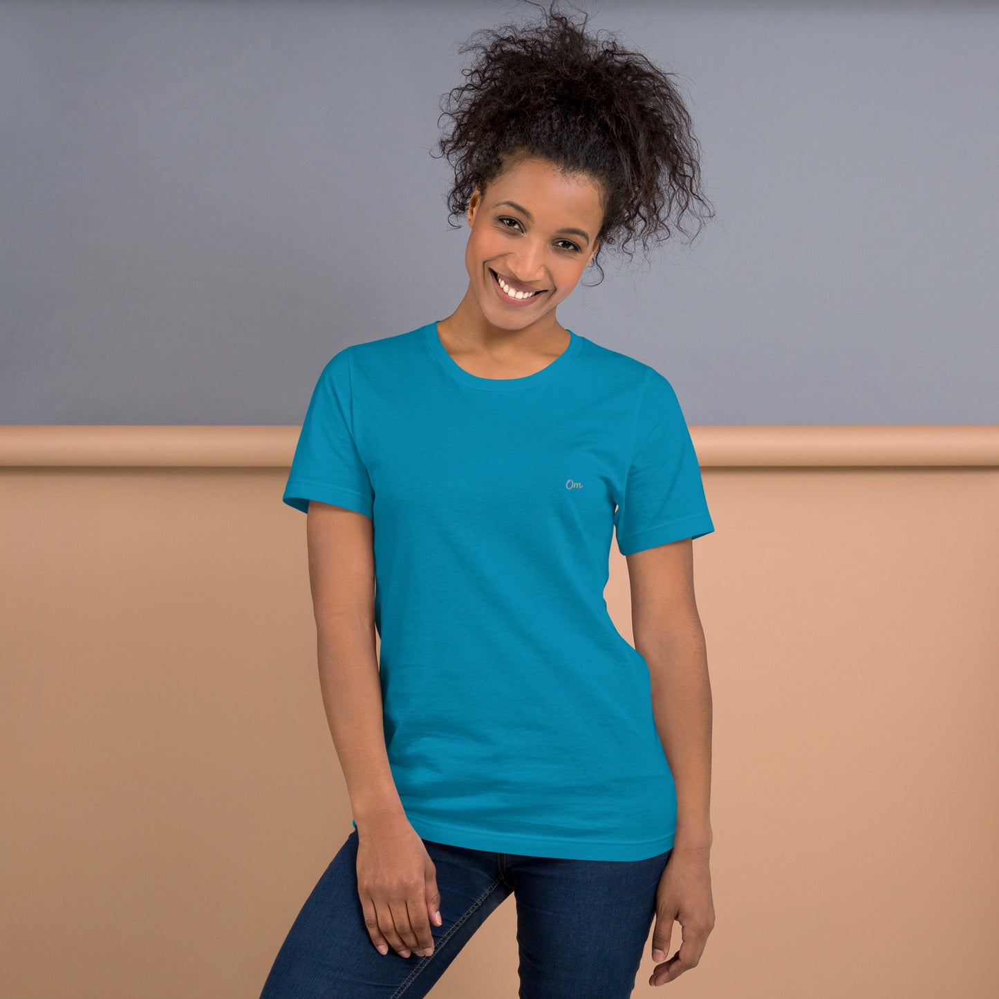 Om Sutil Mujer: Camiseta con Bordado Plateado para Ella
