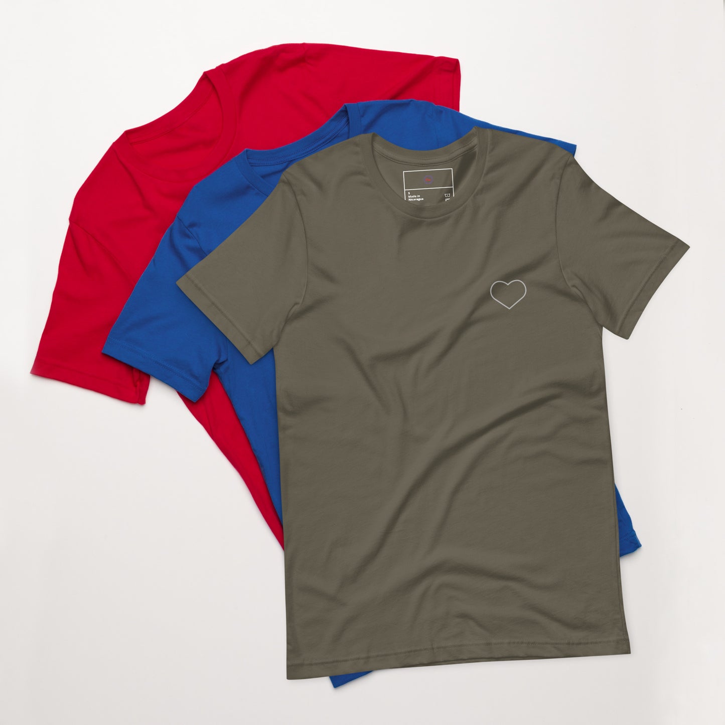Corazón Latente: Camiseta Elegante con Diseño de Corazónv