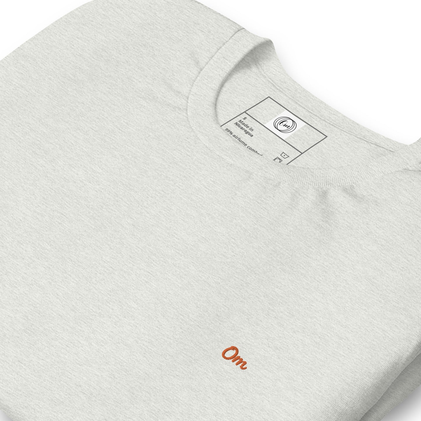 Om Esencial: Camiseta Premium con Diseño Sutil