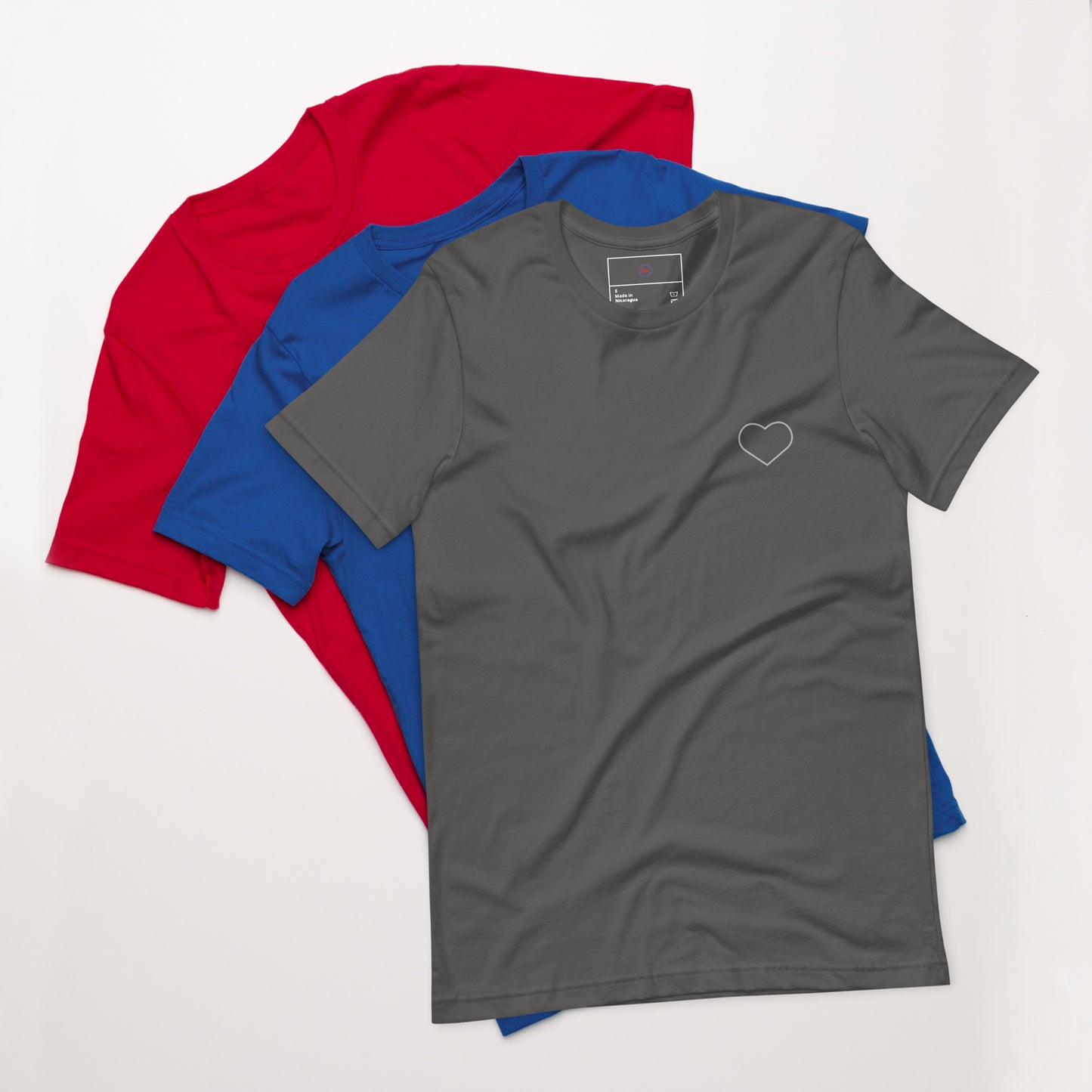 Corazón Latente: Camiseta Elegante con Diseño de Corazónv