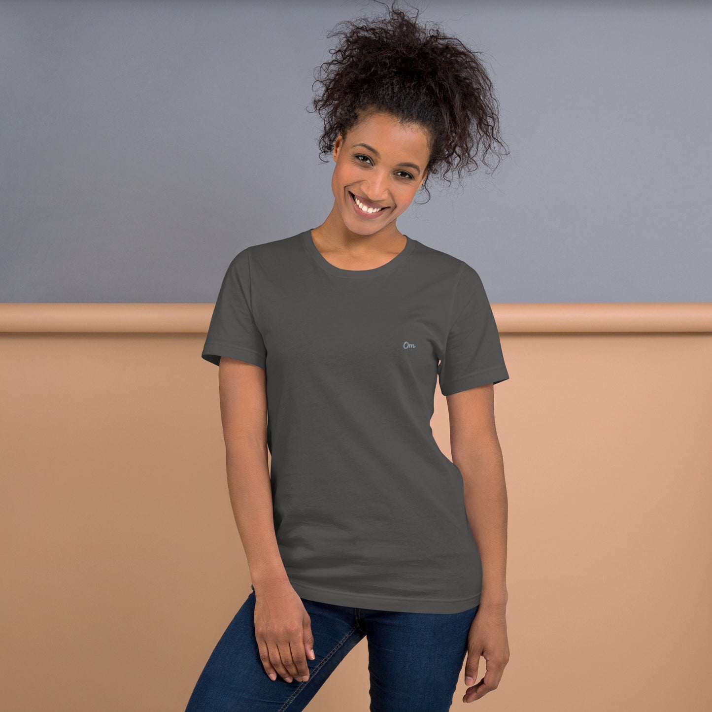 Om Sutil Mujer: Camiseta con Bordado Plateado para Ella