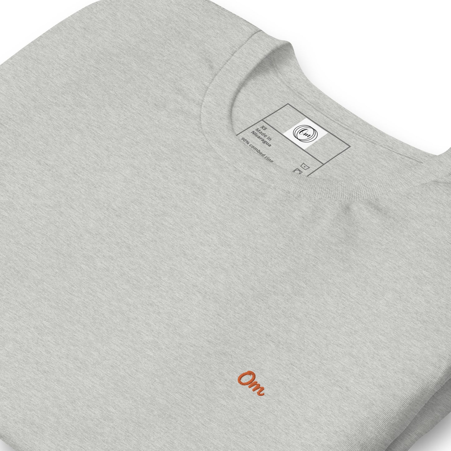 Om Esencial: Camiseta Premium con Diseño Sutil