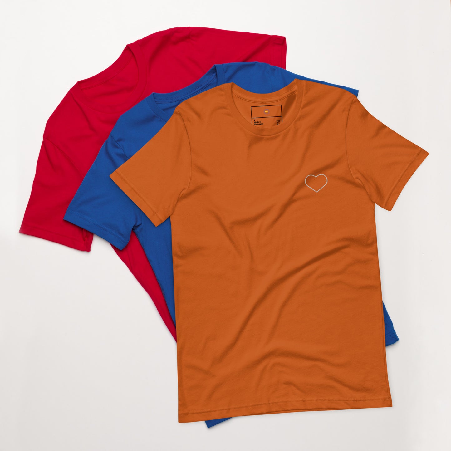 Corazón Latente: Camiseta Elegante con Diseño de Corazónv