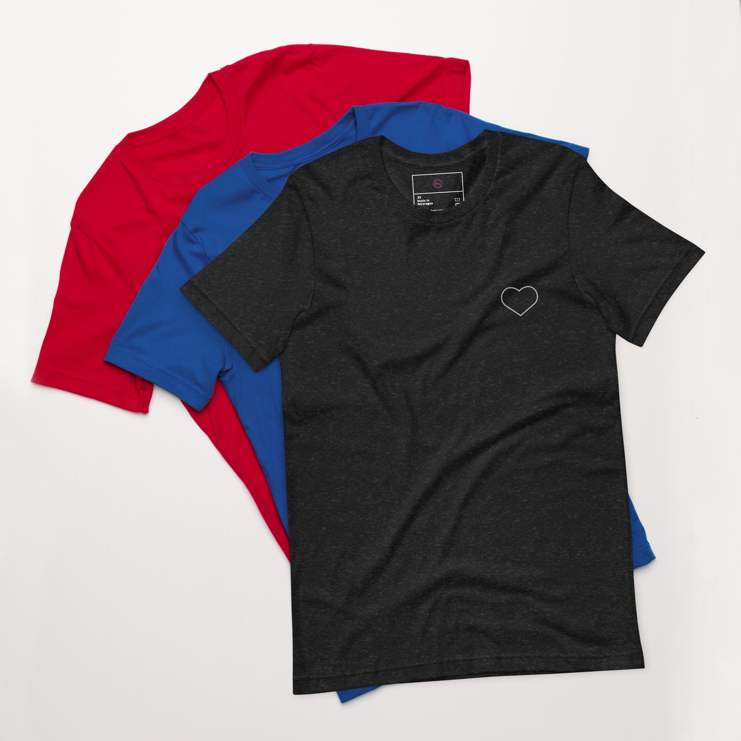Corazón Latente: Camiseta Elegante con Diseño de Corazónv
