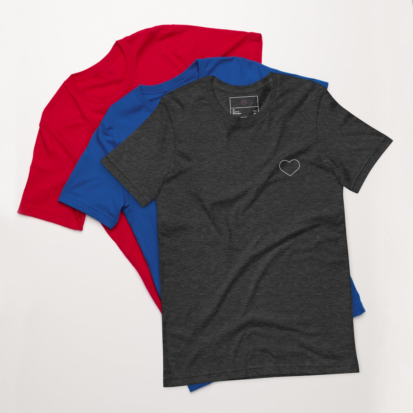Corazón Latente: Camiseta Elegante con Diseño de Corazónv