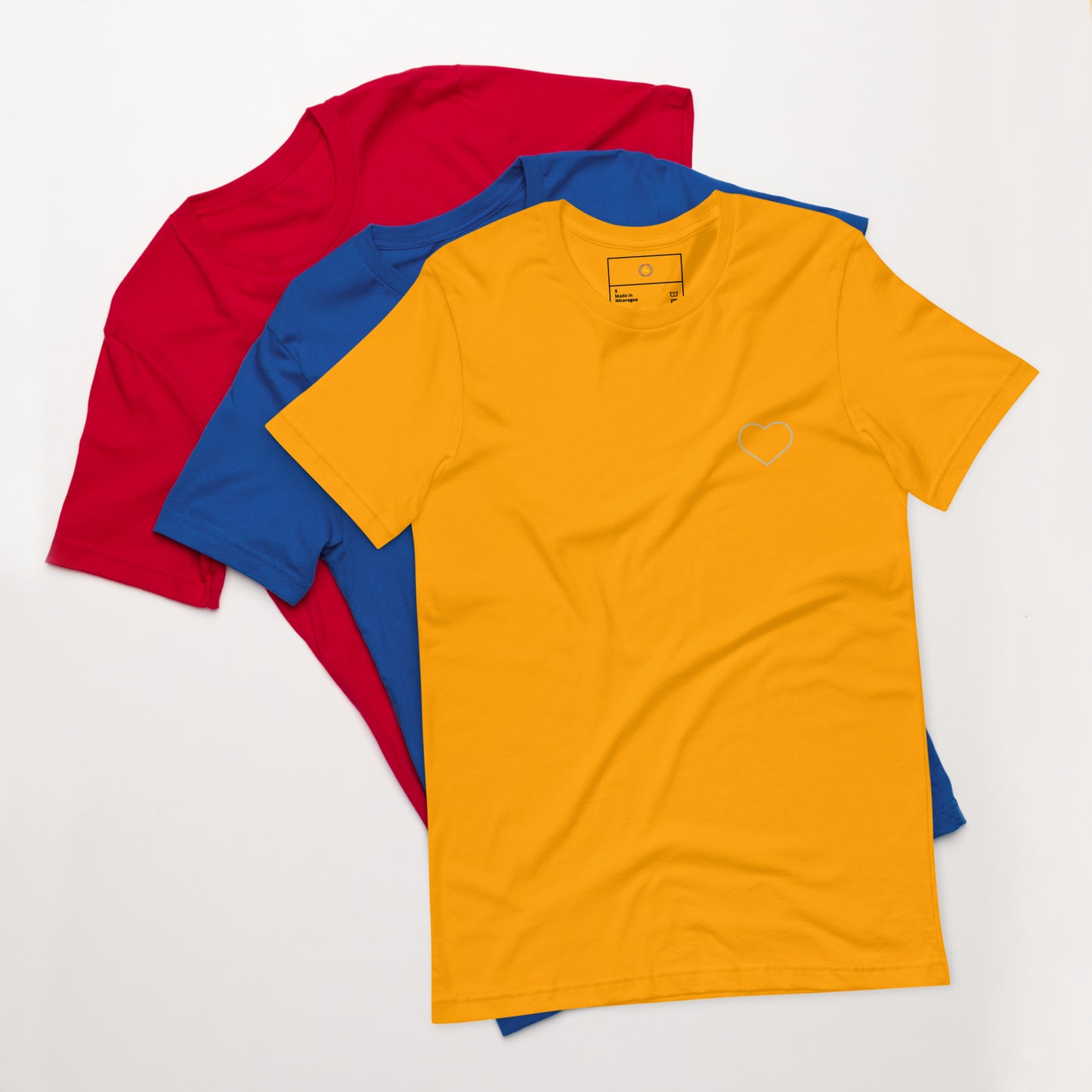 Corazón Latente: Camiseta Elegante con Diseño de Corazónv