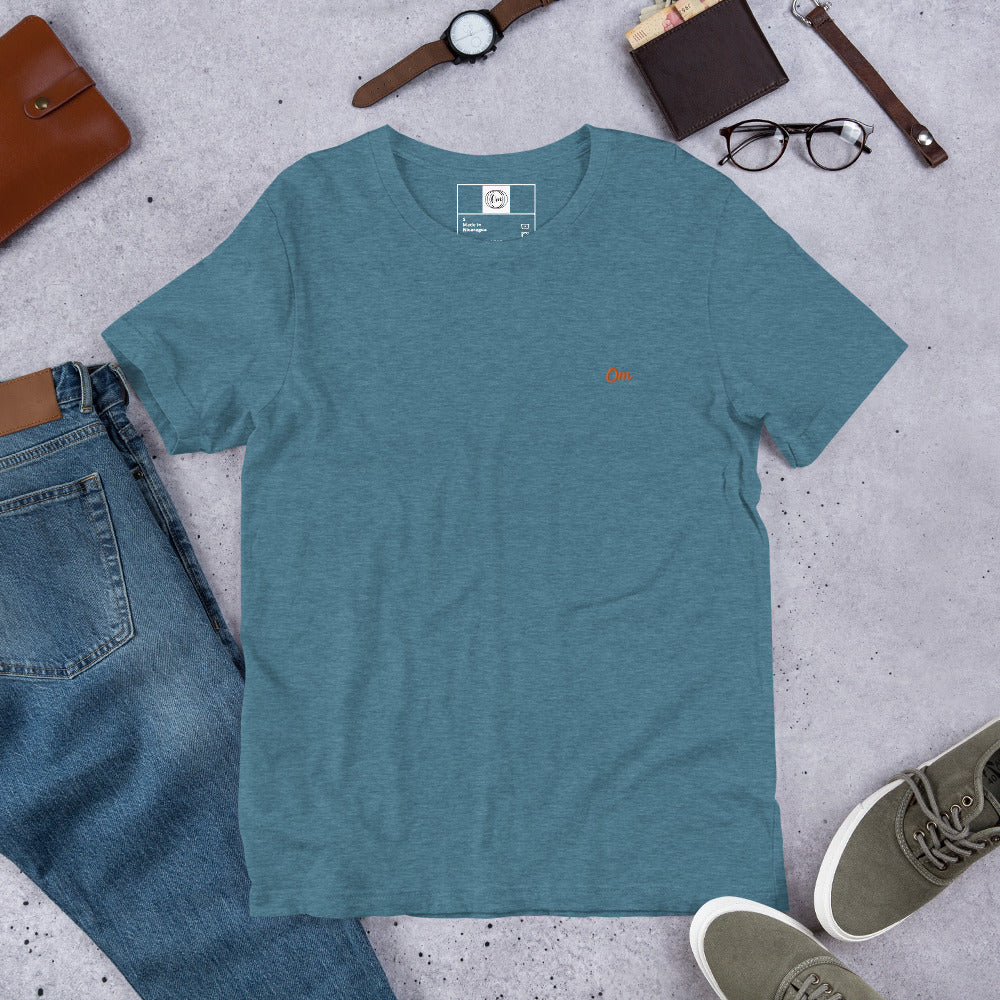 Om Vibrante: Camiseta de Lujo con Diseño Trascendental