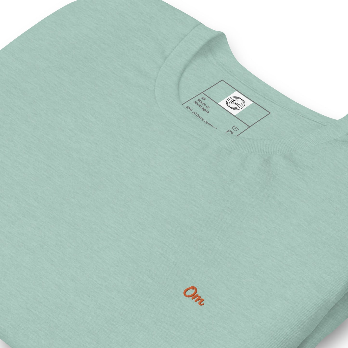 Om Esencial: Camiseta Premium con Diseño Sutil