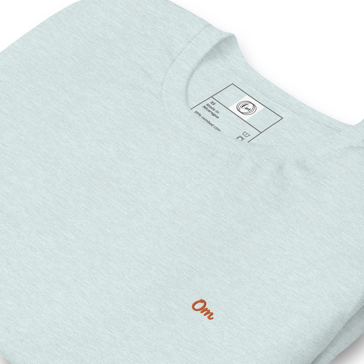 Om Esencial: Camiseta Premium con Diseño Sutil