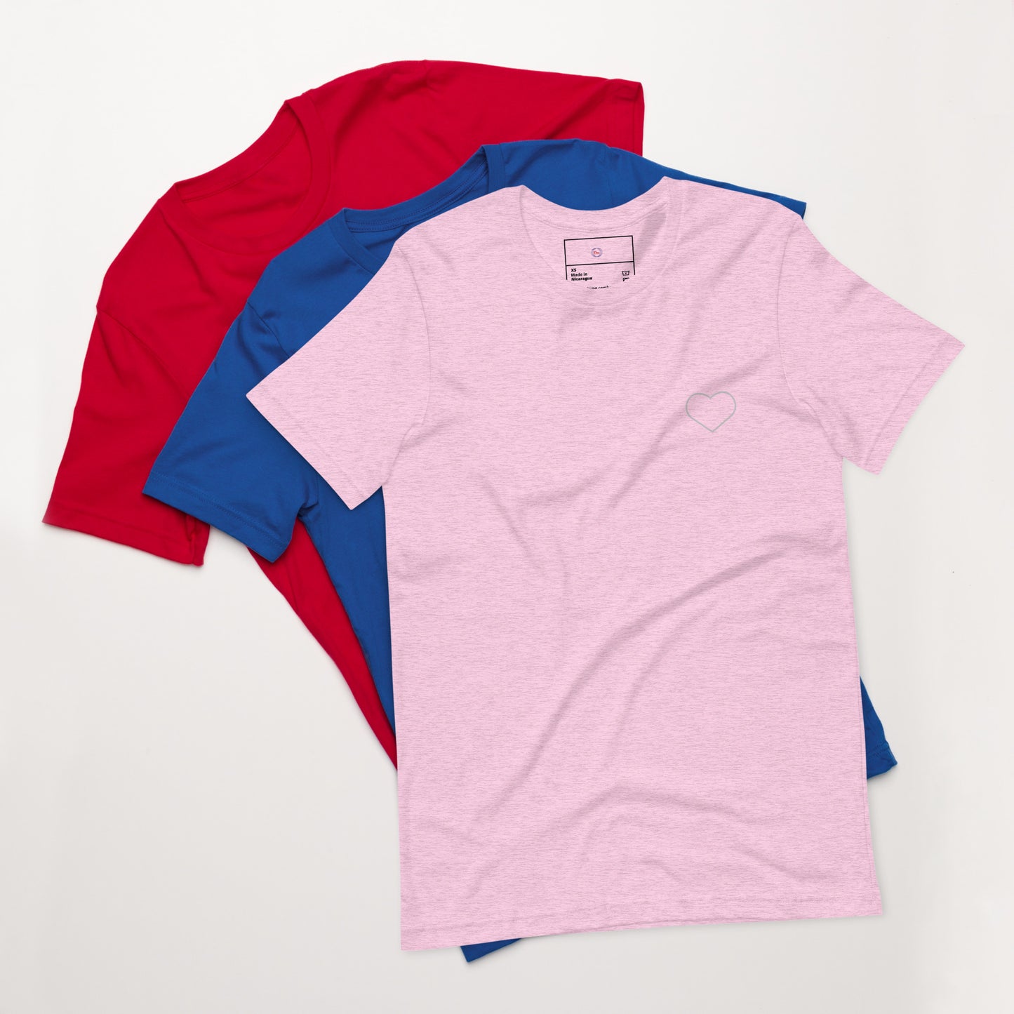 Corazón Latente: Camiseta Elegante con Diseño de Corazónv
