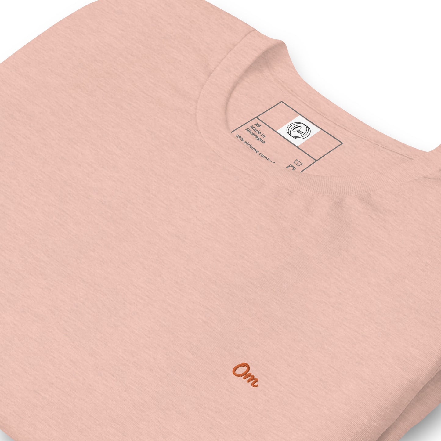 Om Esencial: Camiseta Premium con Diseño Sutil