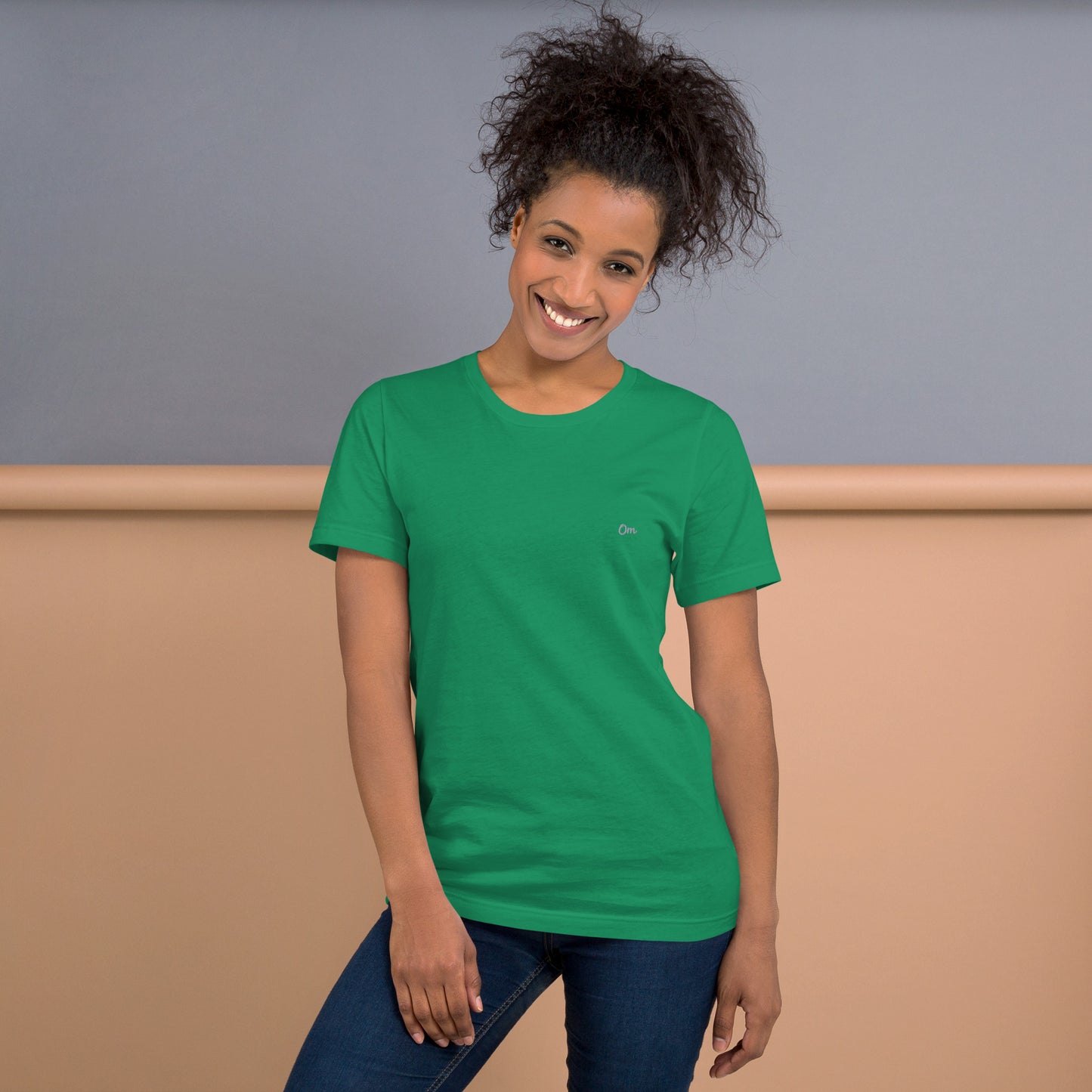 Om Sutil Mujer: Camiseta con Bordado Plateado para Ella