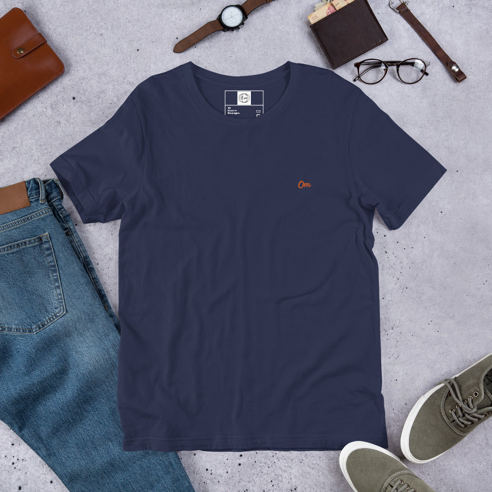 Om Vibrante: Camiseta de Lujo con Diseño Trascendental