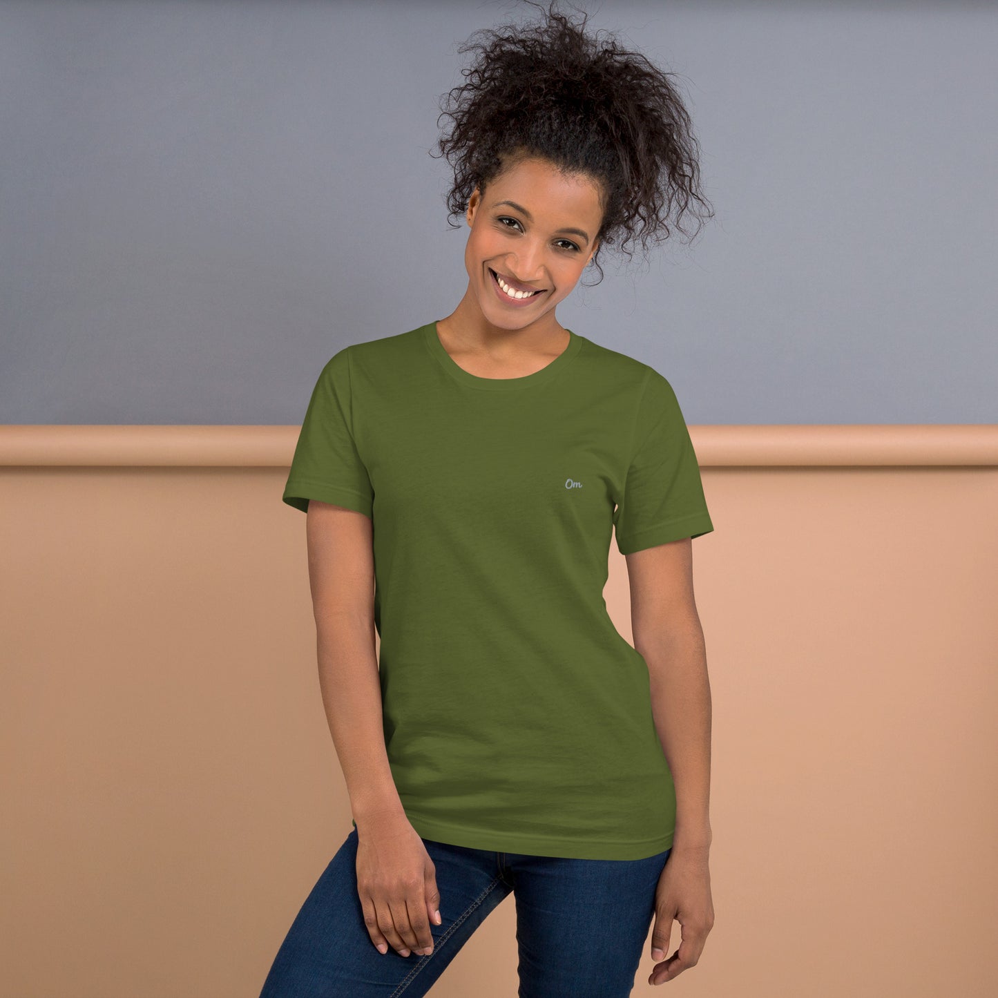 Om Sutil Mujer: Camiseta con Bordado Plateado para Ella