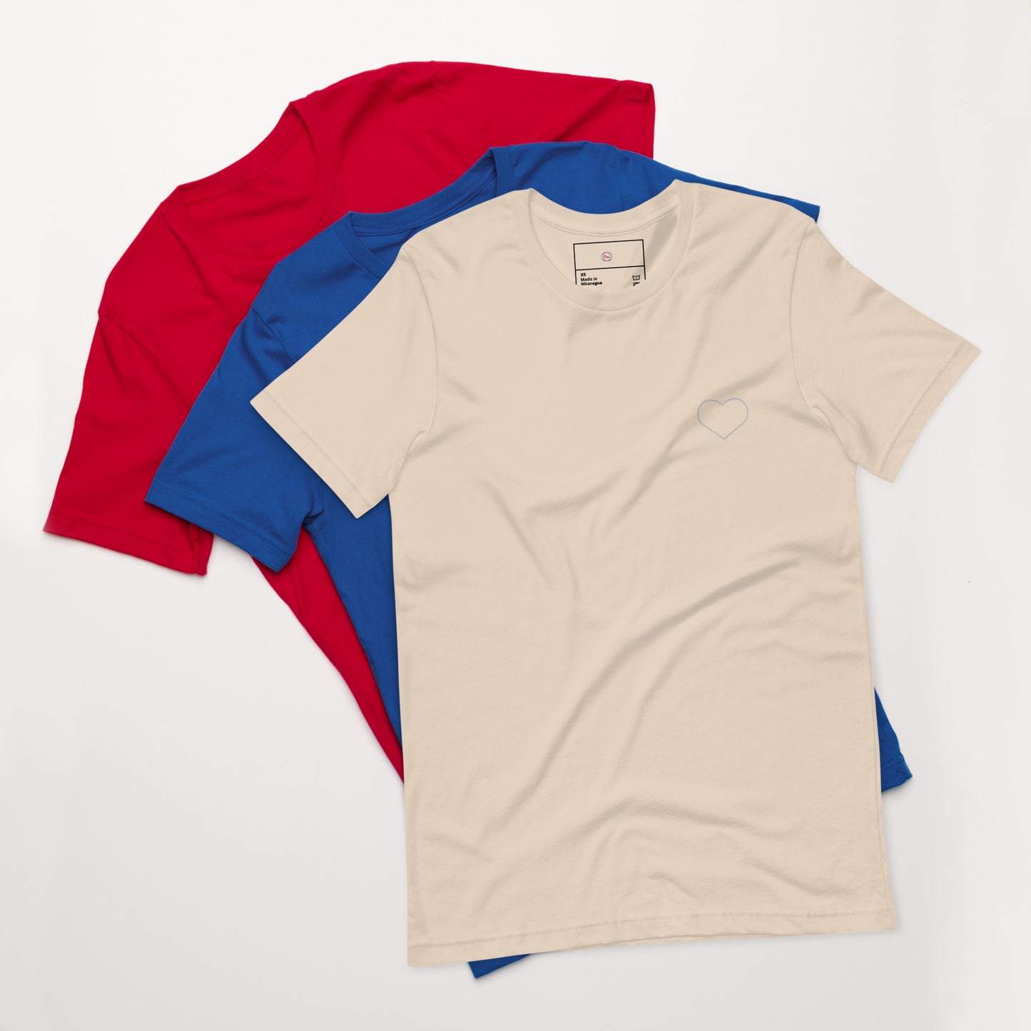 Corazón Latente: Camiseta Elegante con Diseño de Corazónv