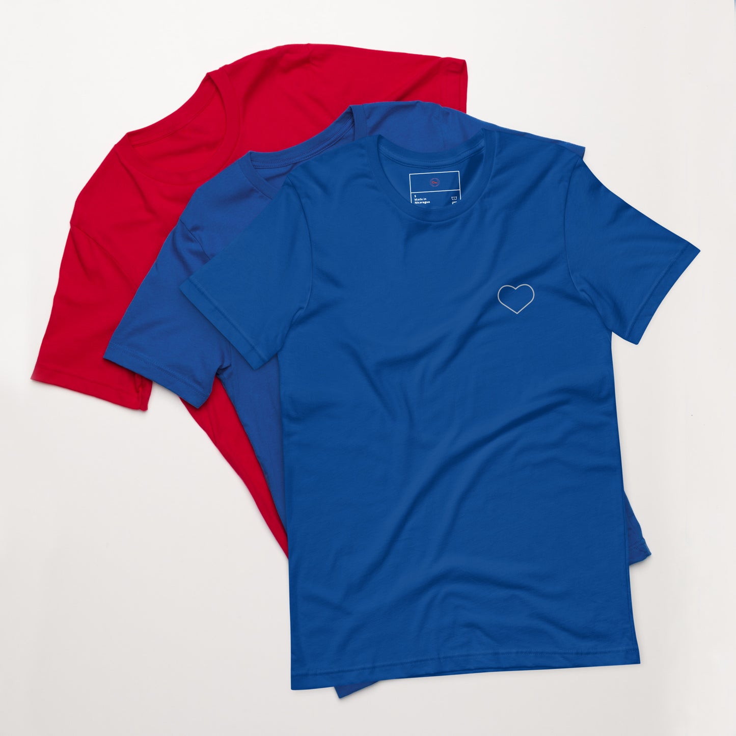 Corazón Latente: Camiseta Elegante con Diseño de Corazónv