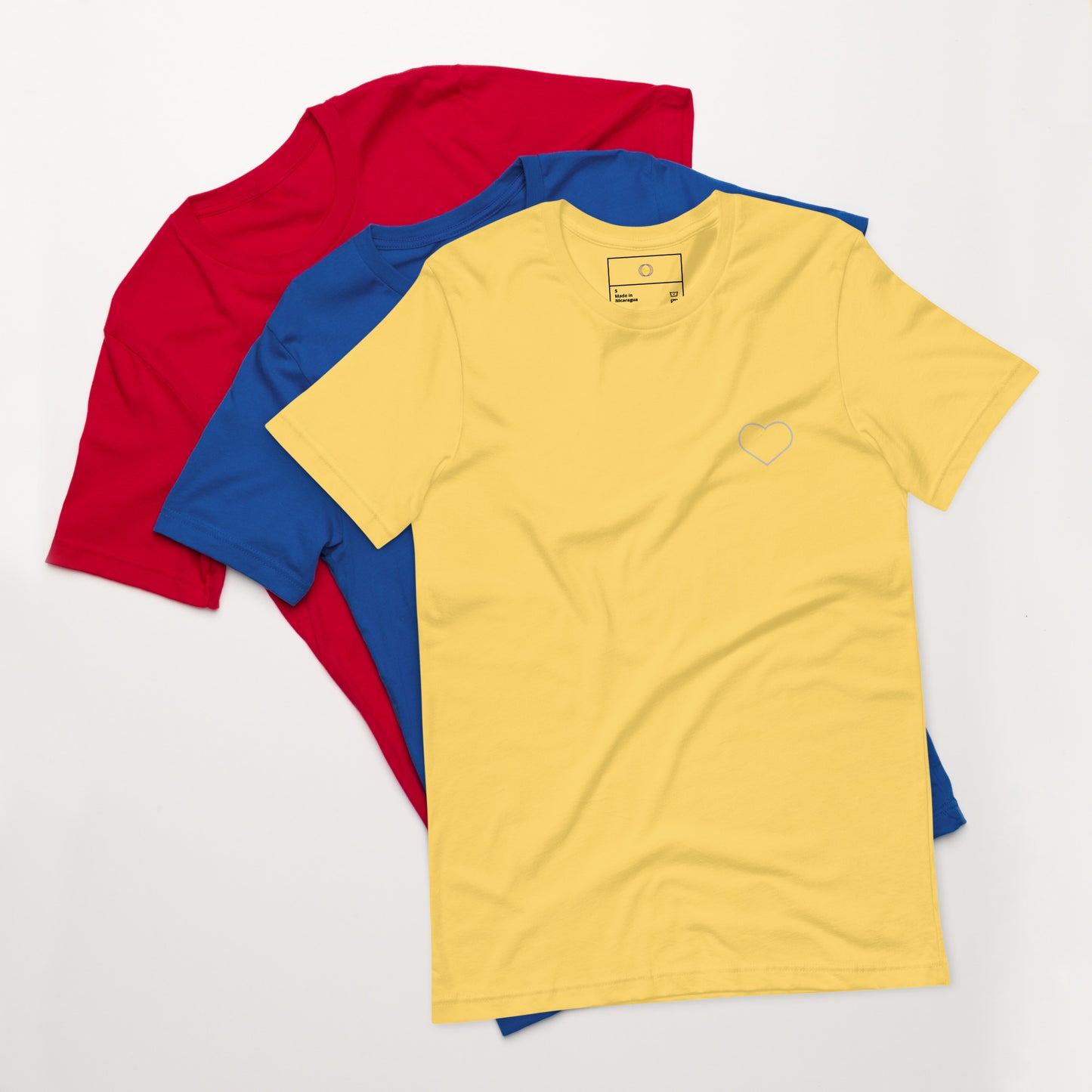 Corazón Latente: Camiseta Elegante con Diseño de Corazónv