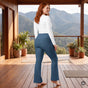 Leggings acampanados — Azul Índigo — imagen generada con IA a partir de la foto real del producto