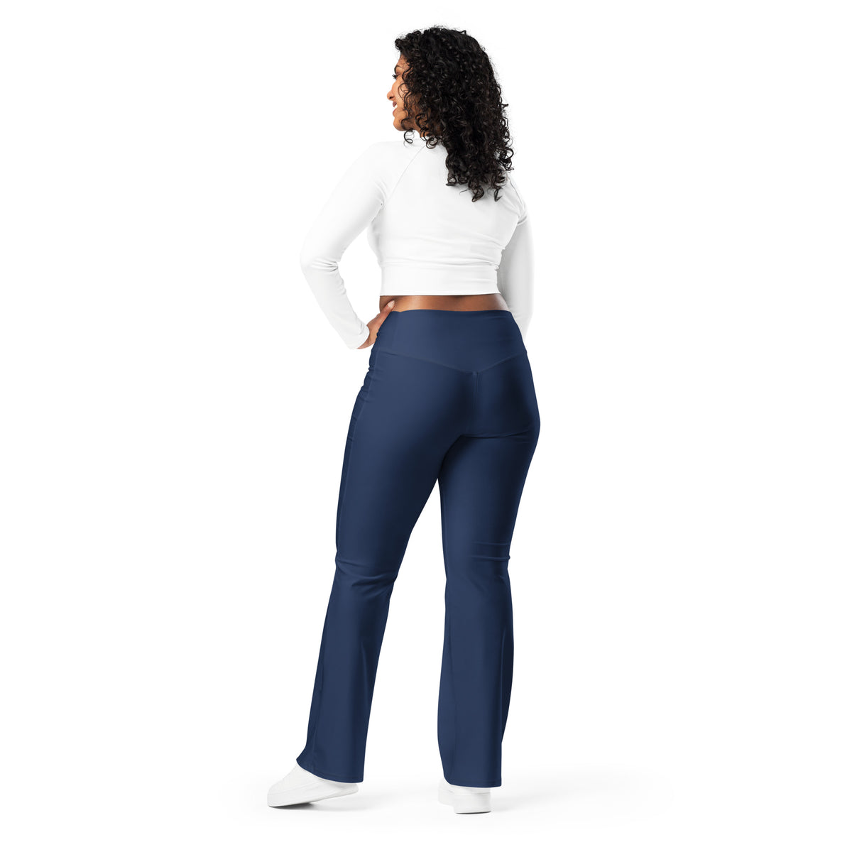 Leggings acampanados Om Domo en azul marino vistos por detrás sobre cuerpo entero