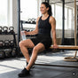 Pantalón corto de deporte — Negro — imagen generada con IA a partir de la foto real del producto