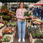 Sudadera con diseño floral — imagen generada con IA a partir de la foto real del producto