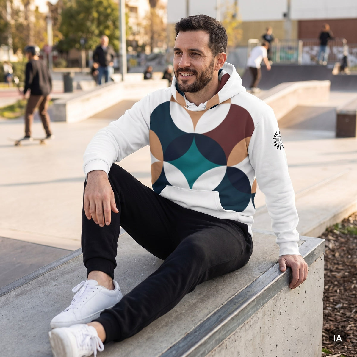 Sudadera con capucha Geometric Flow — imagen generada con IA a partir de la foto real del producto