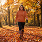 Sudadera con capucha Naranja Tenné — imagen generada con IA a partir de la foto real del producto