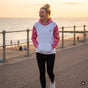 Sudadera con capucha Pink Harmony — imagen generada con IA a partir de la foto real del producto