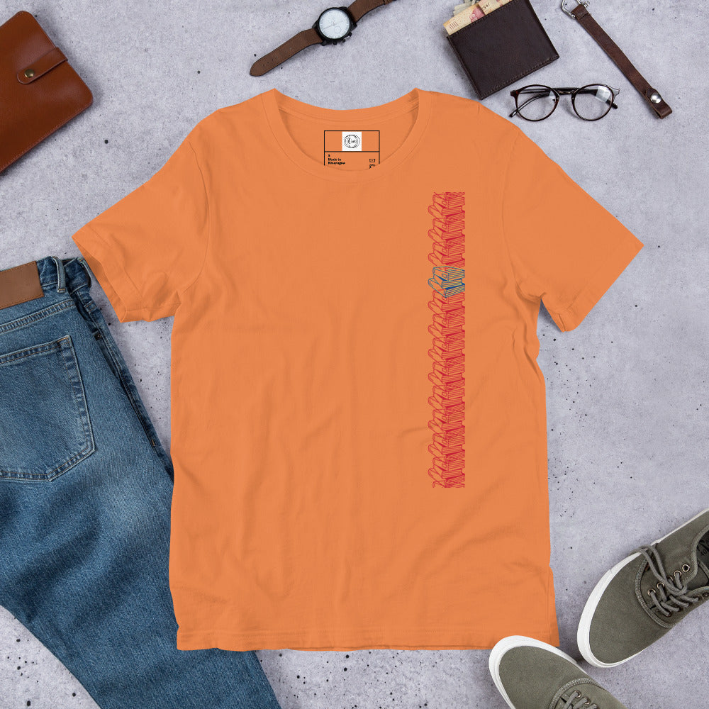 Camiseta con Diseño Creativo de Libros Apilados | Estilo Único y Cómodo