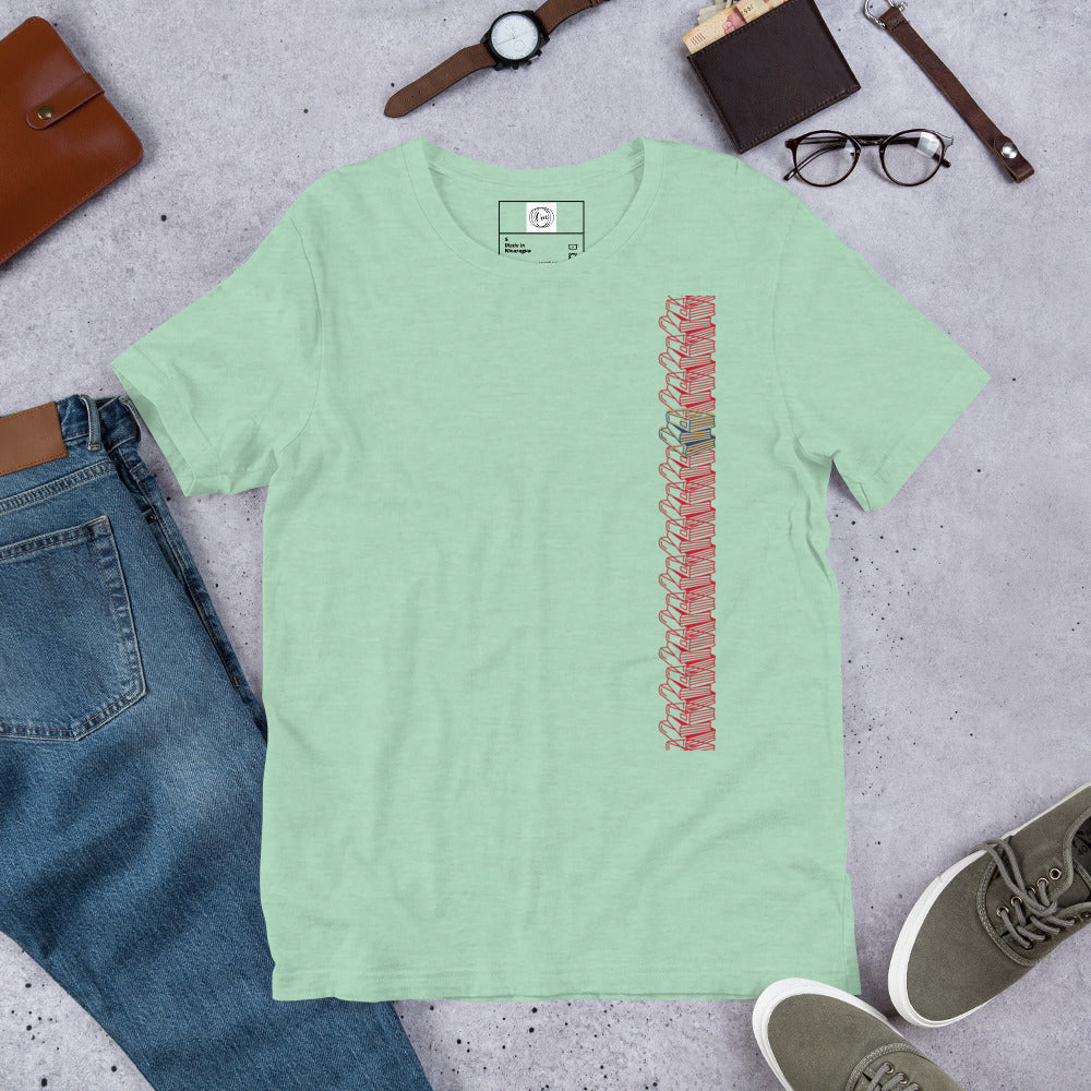 Camiseta con Diseño Creativo de Libros Apilados | Estilo Único y Cómodo