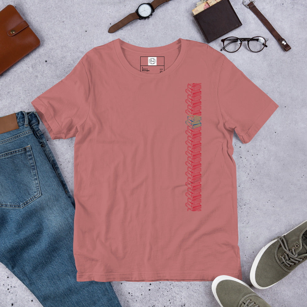 Camiseta con Diseño Creativo de Libros Apilados | Estilo Único y Cómodo