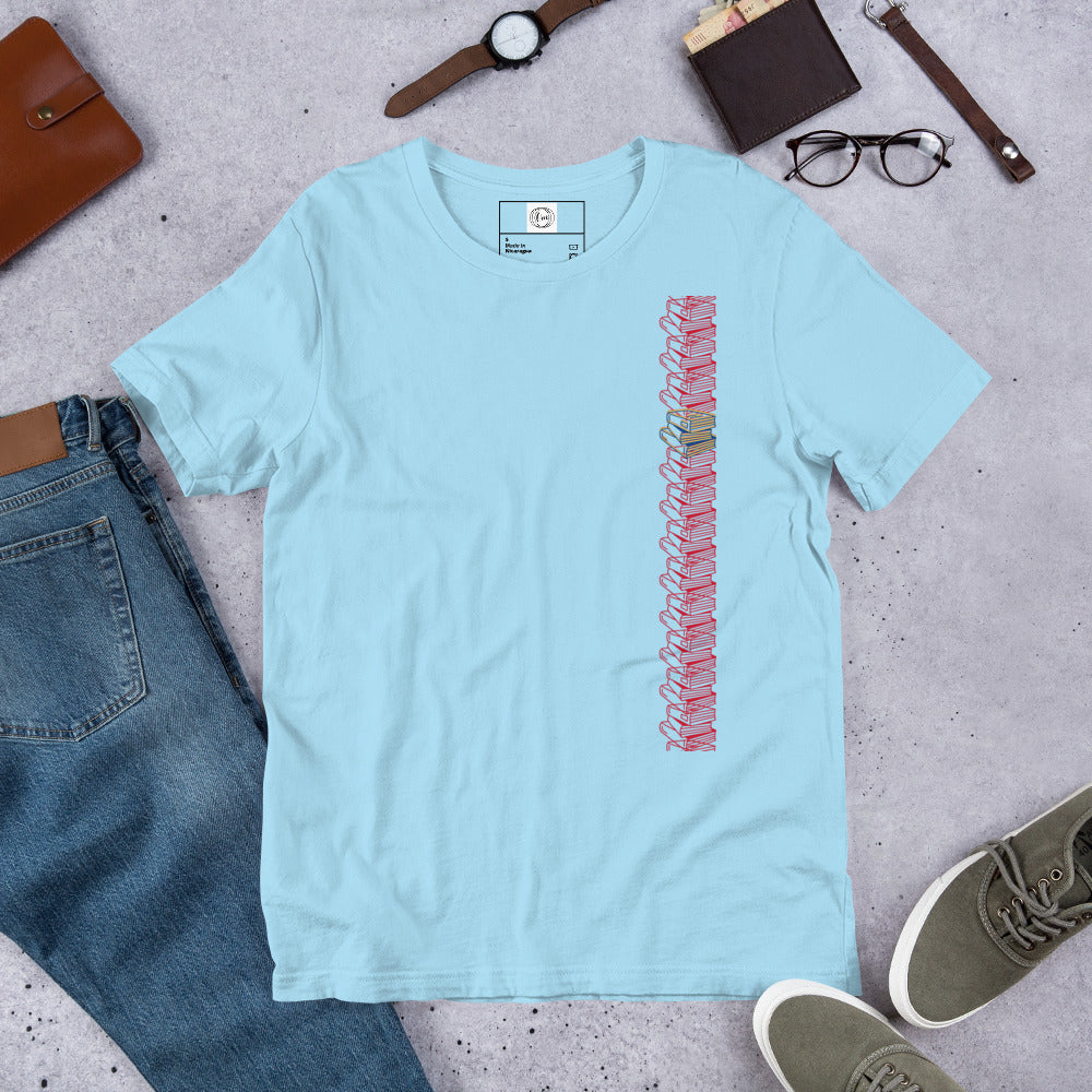 Camiseta con Diseño Creativo de Libros Apilados | Estilo Único y Cómodo